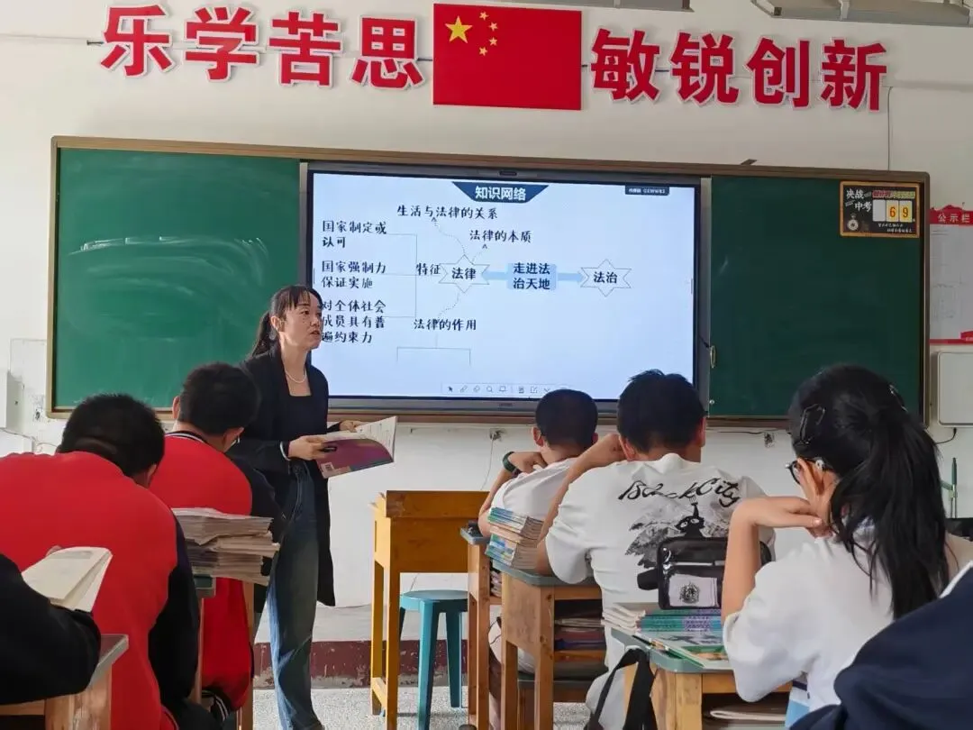 聚焦中考・精准帮扶|五中教育集团名师工作室赴 144 团中学送教活动圆满举行 第1张