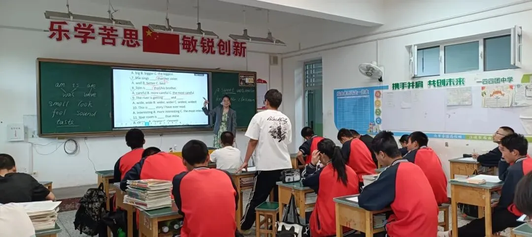 聚焦中考・精准帮扶|五中教育集团名师工作室赴 144 团中学送教活动圆满举行 第4张
