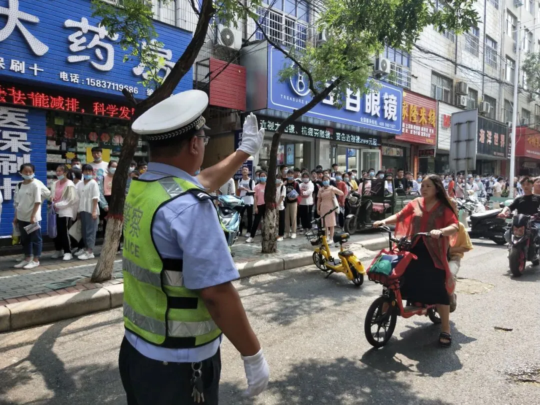 【护航中考】登封公安再出发 第28张