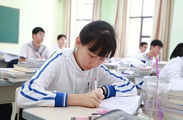 【作文家园】中考满分作文:一场有温度的考试 第5张