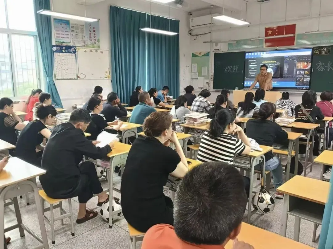 聚力冲刺迎中考 家校同心向未来——蕉岭县田家炳实验中学初三年级家长会圆满举行 第8张