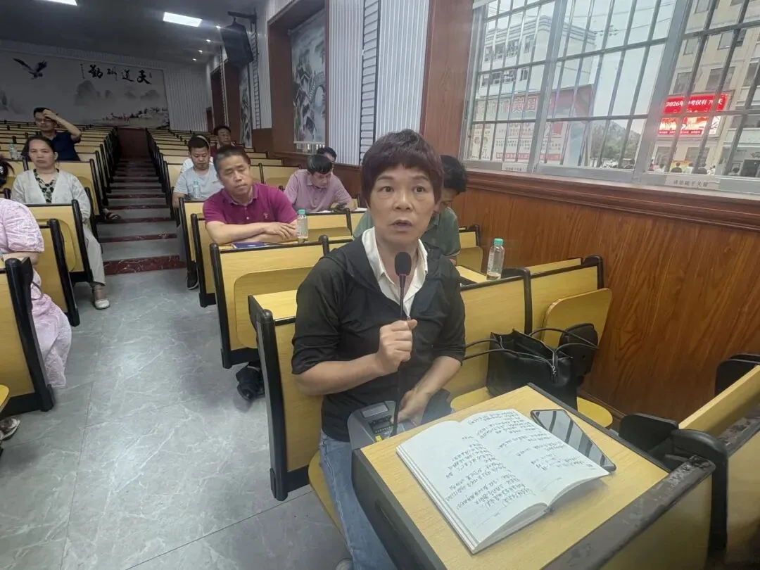 县局统筹把脉定向,三中聚力冲刺中考——环江县教育局领导莅临环江三中指导2026年春季备考培优工作 第21张