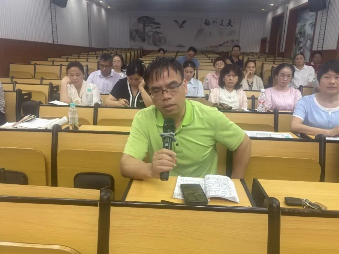 县局统筹把脉定向,三中聚力冲刺中考——环江县教育局领导莅临环江三中指导2026年春季备考培优工作 第22张