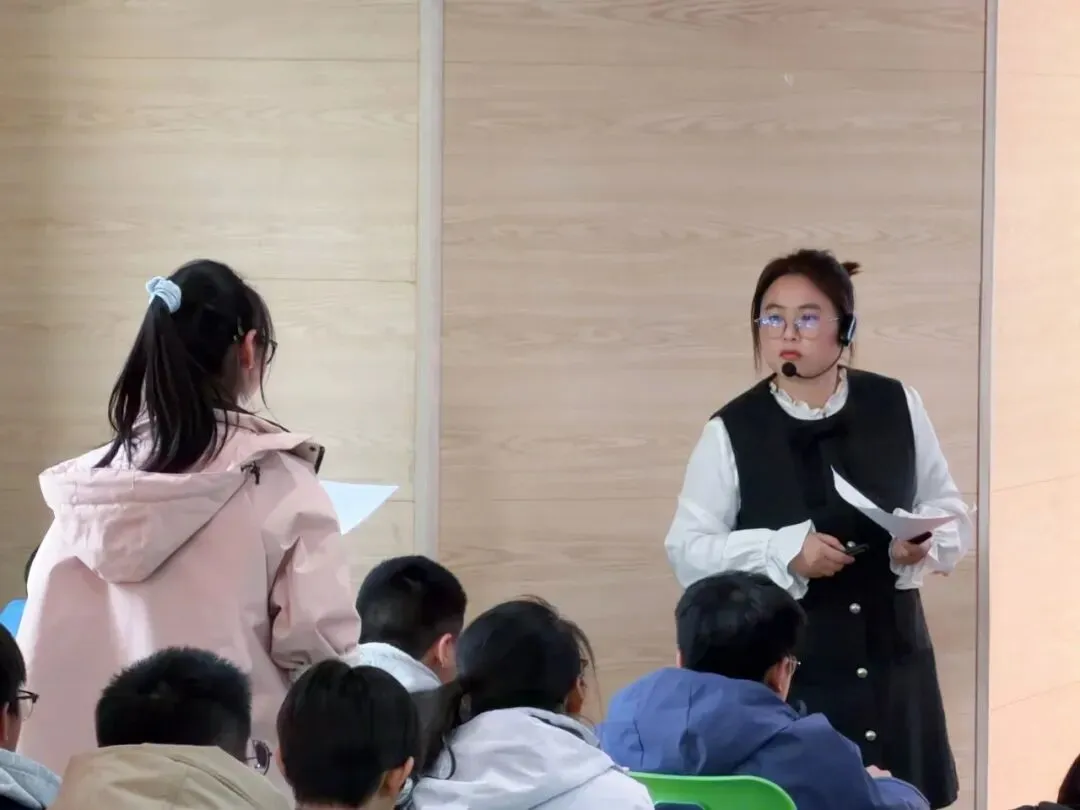 【卓越先锋•教研】以研促教·聚力中考——2026年亭湖区初中语文研讨会在我校举行 第8张