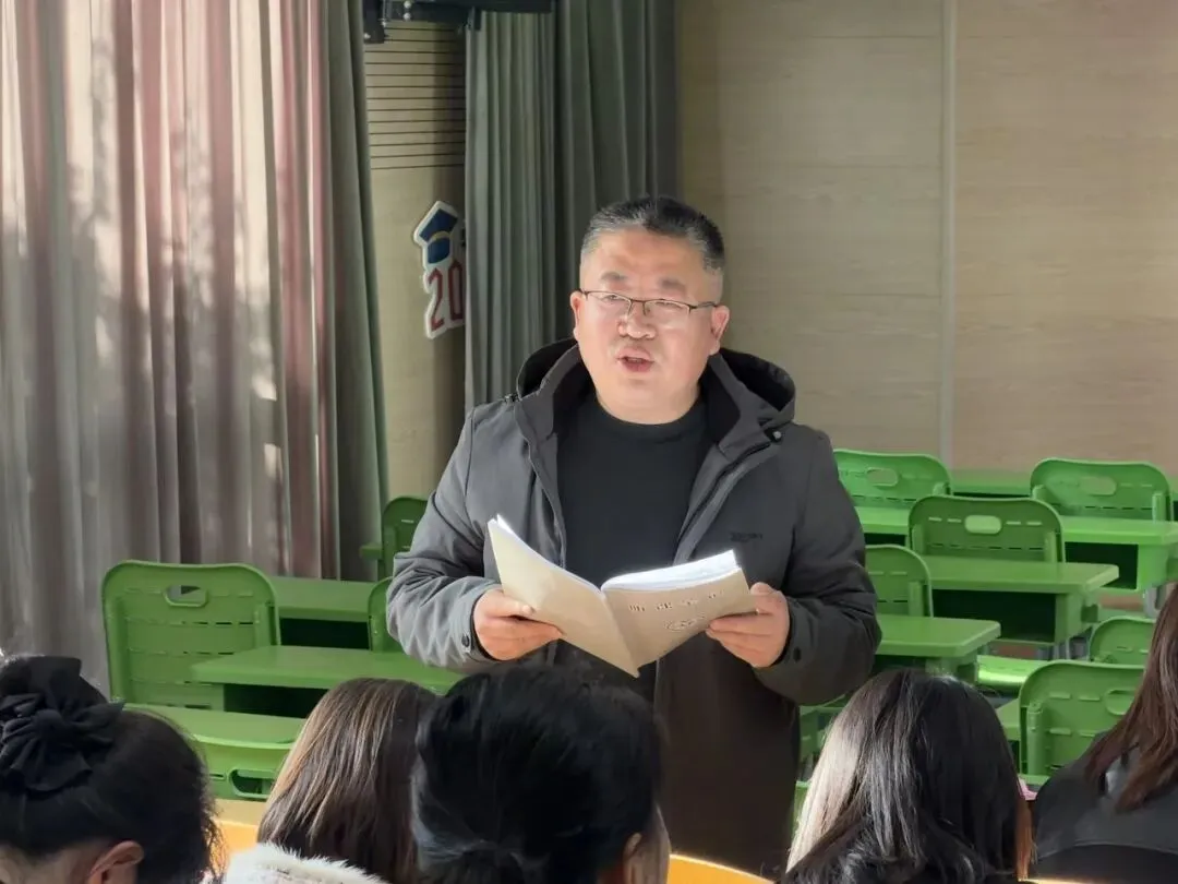 【卓越先锋•教研】以研促教·聚力中考——2026年亭湖区初中语文研讨会在我校举行 第15张