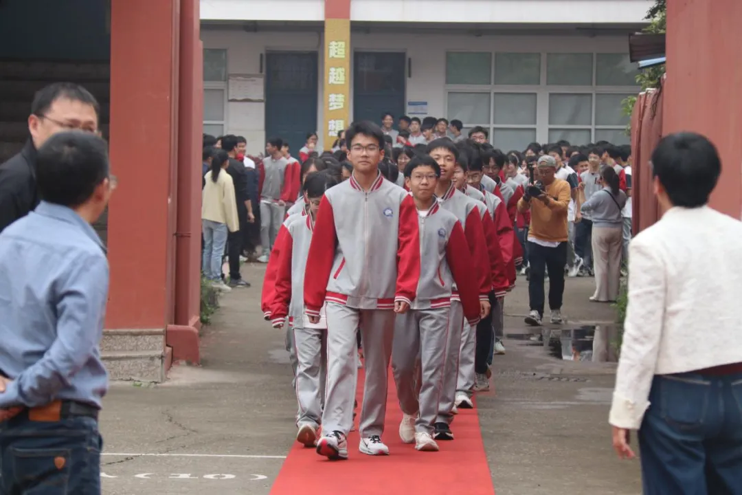 策马扬鞭,决战中考ǁ清港中学2026届中考备考冲刺誓师大会燃情启幕! 第5张