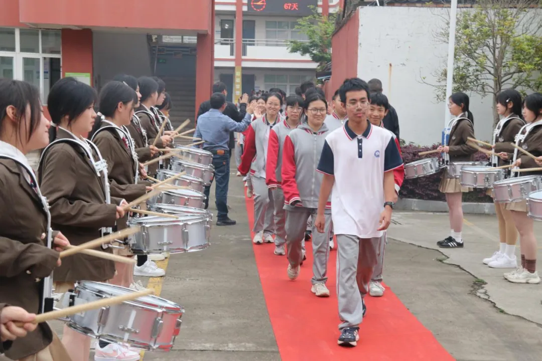 策马扬鞭,决战中考ǁ清港中学2026届中考备考冲刺誓师大会燃情启幕! 第6张