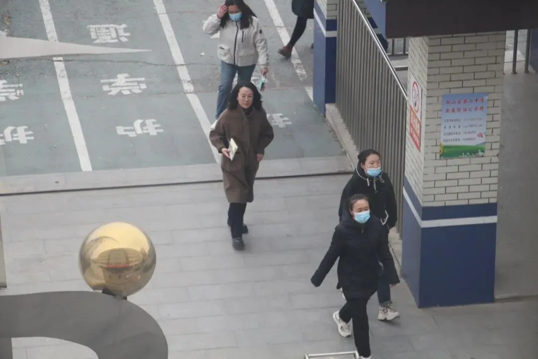 凝心聚力备中考,家校携手育未来——松山区第二中学开展初三年级家长会 第12张