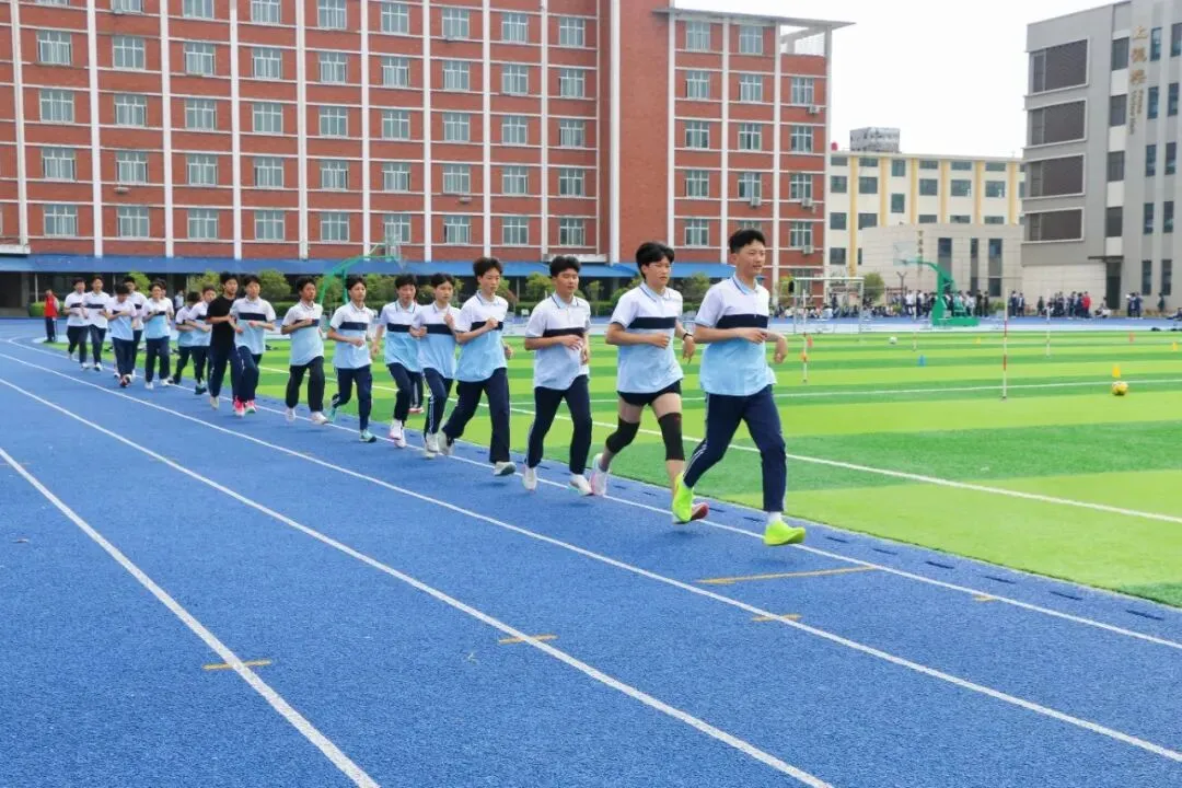 实战模拟砺锋芒,从容备考迎中考——育英学校九年级体育模拟测试顺利举行 第1张