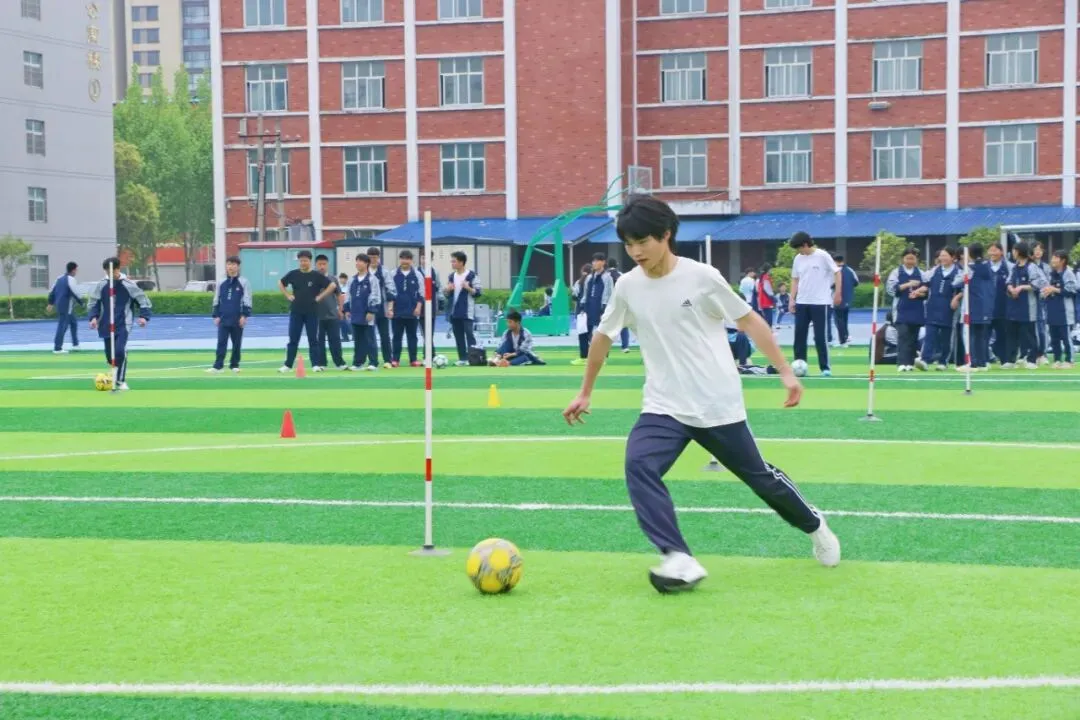 实战模拟砺锋芒,从容备考迎中考——育英学校九年级体育模拟测试顺利举行 第4张