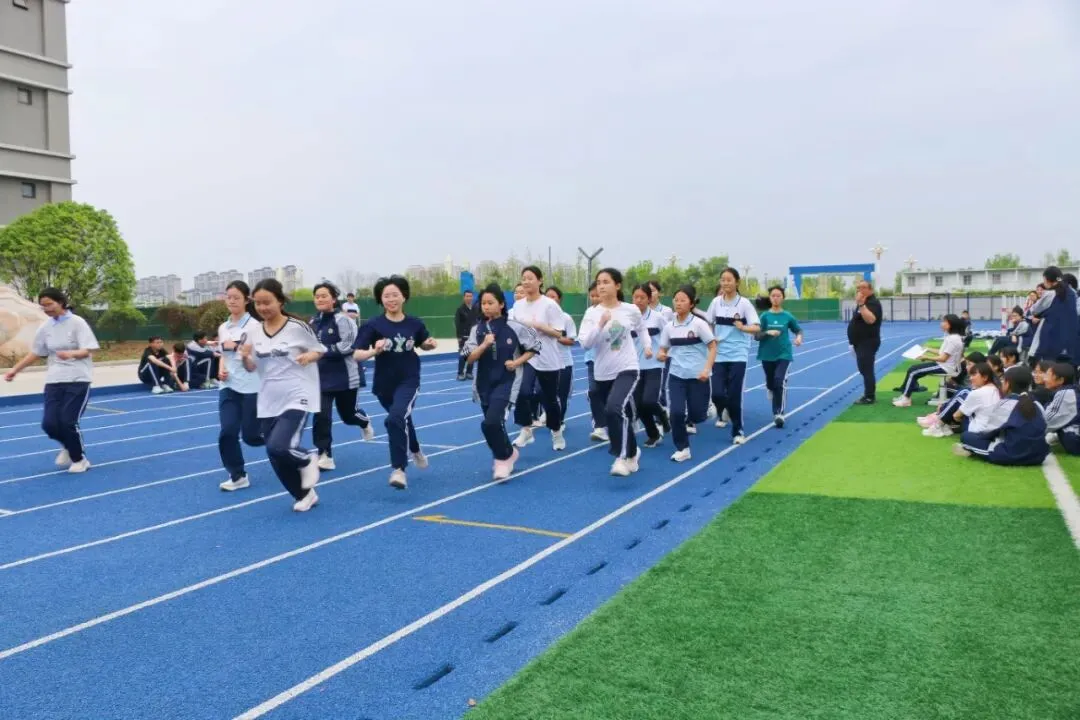 实战模拟砺锋芒,从容备考迎中考——育英学校九年级体育模拟测试顺利举行 第5张