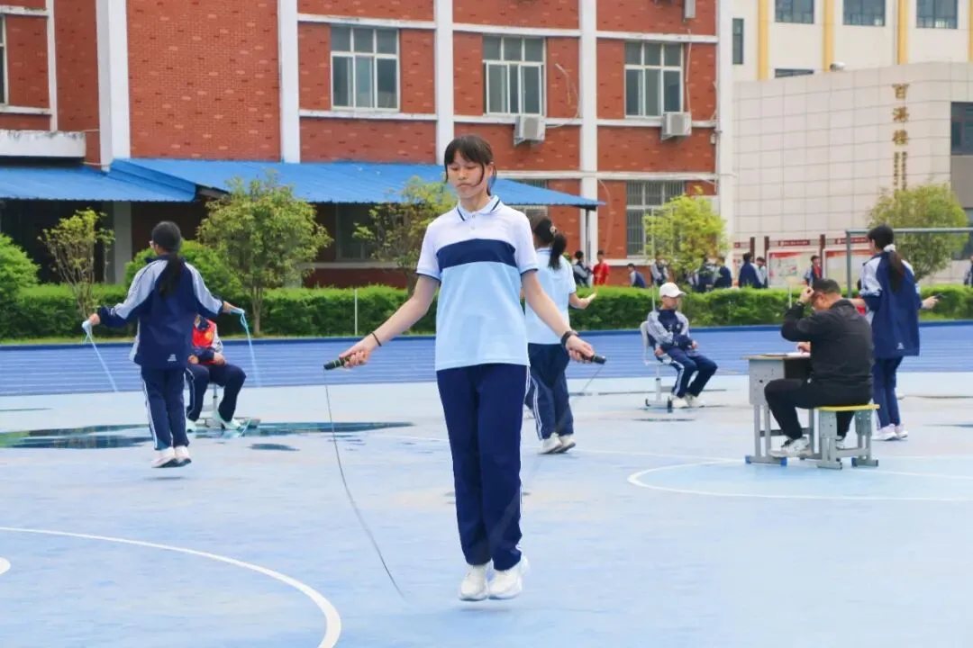 实战模拟砺锋芒,从容备考迎中考——育英学校九年级体育模拟测试顺利举行 第6张