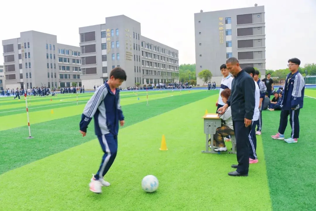 实战模拟砺锋芒,从容备考迎中考——育英学校九年级体育模拟测试顺利举行 第13张