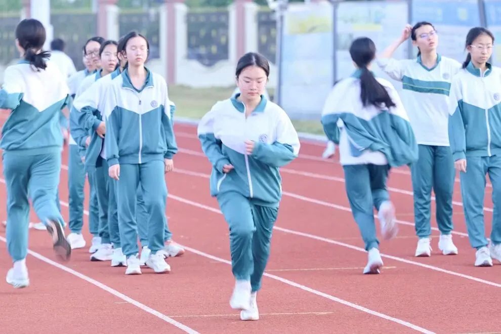 热血逐梦 不负韶华|白云龙外初三体育中考圆满收官! 第7张 热血逐梦 不负韶华|白云龙外初三体育中考圆满收官! 第7张