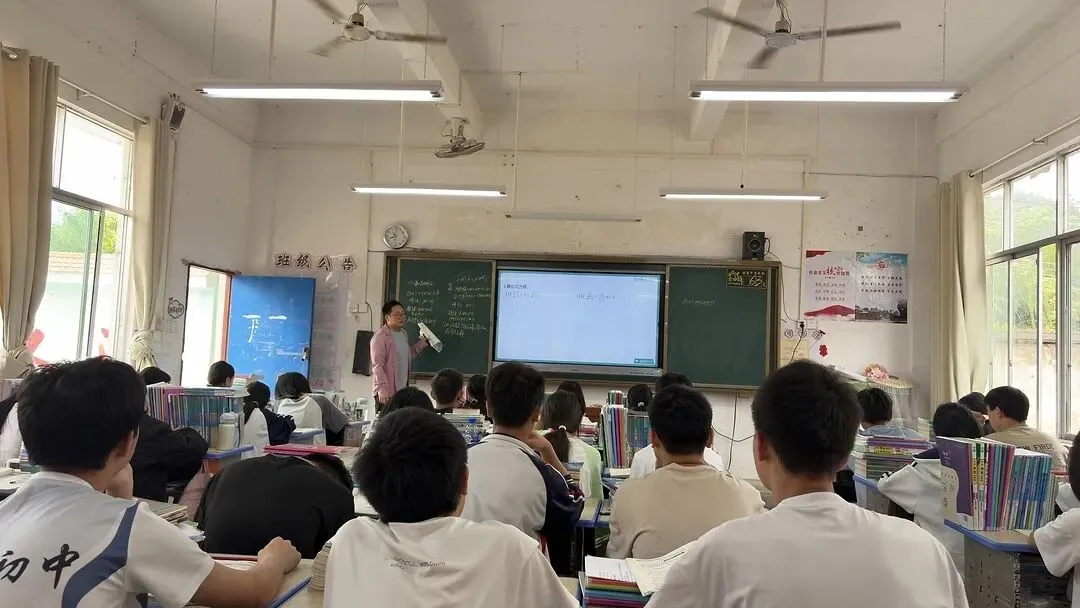 送教赋能研复习 聚力中考共成长——龙南初中数学名师工作室赴武当开展送教暨教研活动 第3张