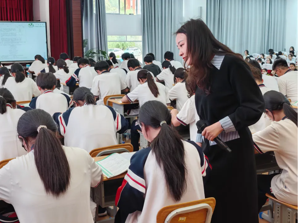 【众行致远】砚田研策赴文山,语韵领航备中考——云南省基础教育领域教学名师方睿语文工作室受邀赴文山参与备考研讨活动 第8张