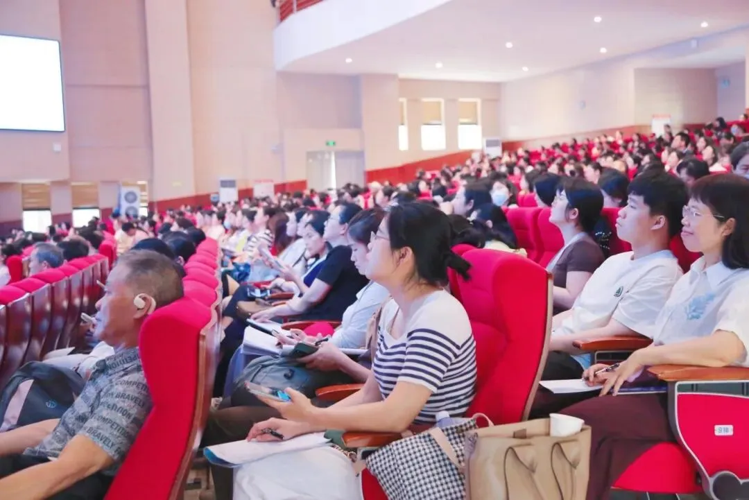 南宁市2026届初中毕业班中考备考“专家论坛”系列专题培训活动(英语学科)在南宁三中青秀校区举行 第3张
