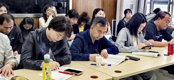 精研几何备考策略,赋能中考提质增效——乌鲁木齐市第十三中学开展数学专题研讨活动 第1张