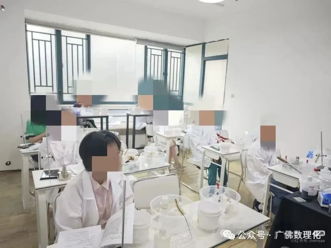 2026年广东省广州市中考物理一轮复习精练:光的反射、平面镜成像 第9张