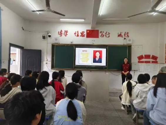 【校园动态】螺田中学开展中考减压心理讲座 第2张