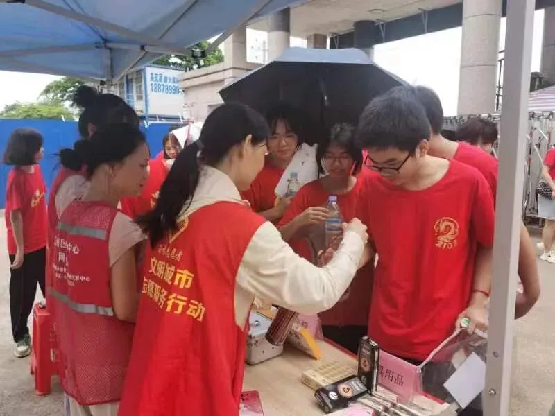 爱心护考 助梦启航——南江街道开展助力中考志愿服务活动 第4张