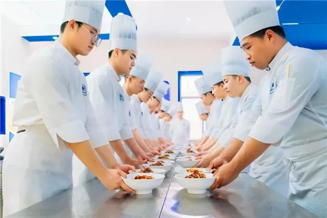 与其在中考“陪跑”,不如学技术“领跑”!初中生学技术,照样赢未来 第6张