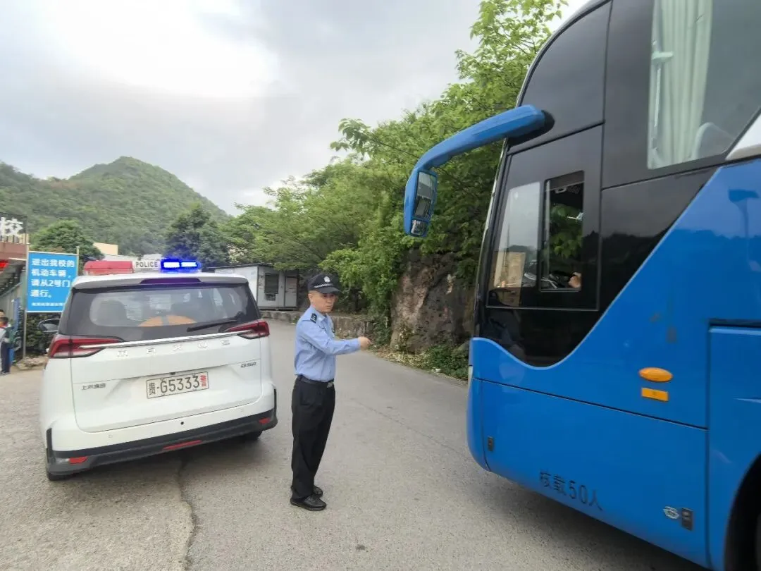 逐梦中考路,守护平安行|黄果树公安全力护航2026年中考体育考试 第13张