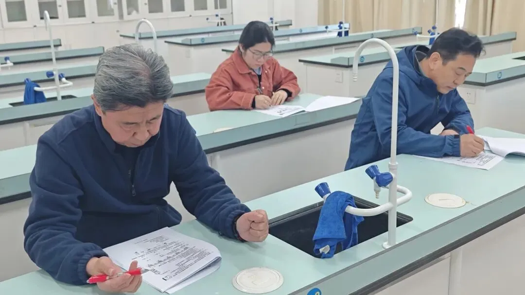 研真题明方向 练内功促提升——首师大顺义实验教研组开展“同做共研中考题”活动 第24张