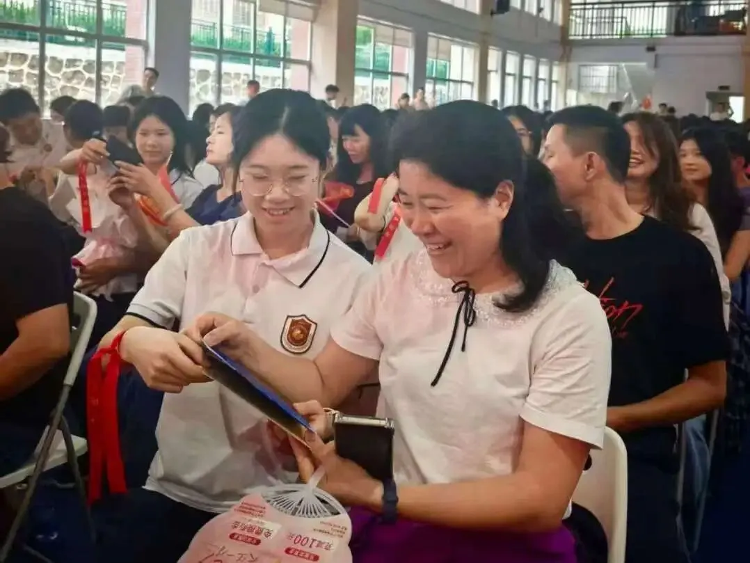八十利剑战中考,家校同心共圆梦 ——2026届中考八十日动员大会隆重举行 第26张 八十利剑战中考,家校同心共圆梦 ——2026届中考八十日动员大会隆重举行 第26张