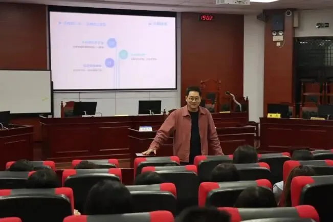 现场 | 法学院举办法硕择校备考与法考真题破译讲座 第1张