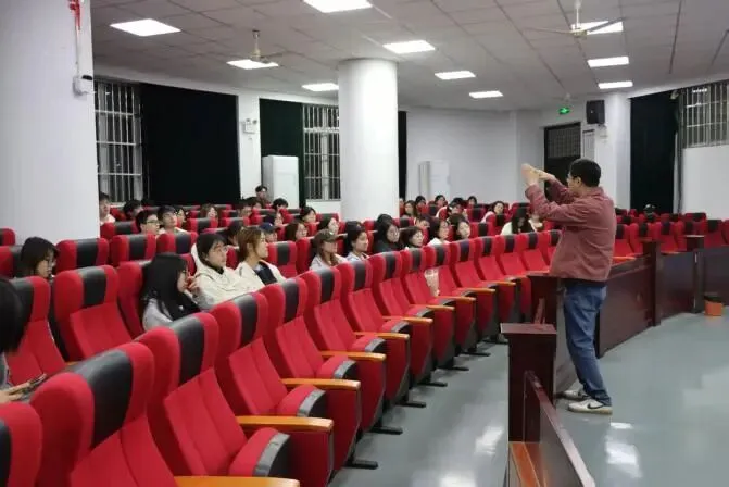 现场 | 法学院举办法硕择校备考与法考真题破译讲座 第2张