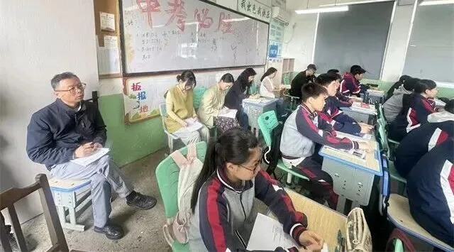 精准调研明方向 凝心聚力备中考——安吉县教科研中心莅临安城中学开展一日调研 第5张