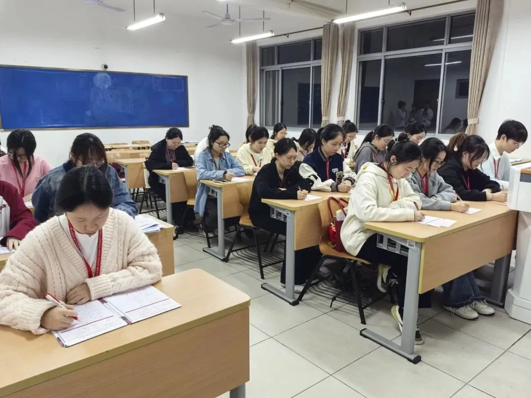 分层实战 模考赋能|2025-2026学年第二学期教育学院四六级分层考顺利开展 第18张