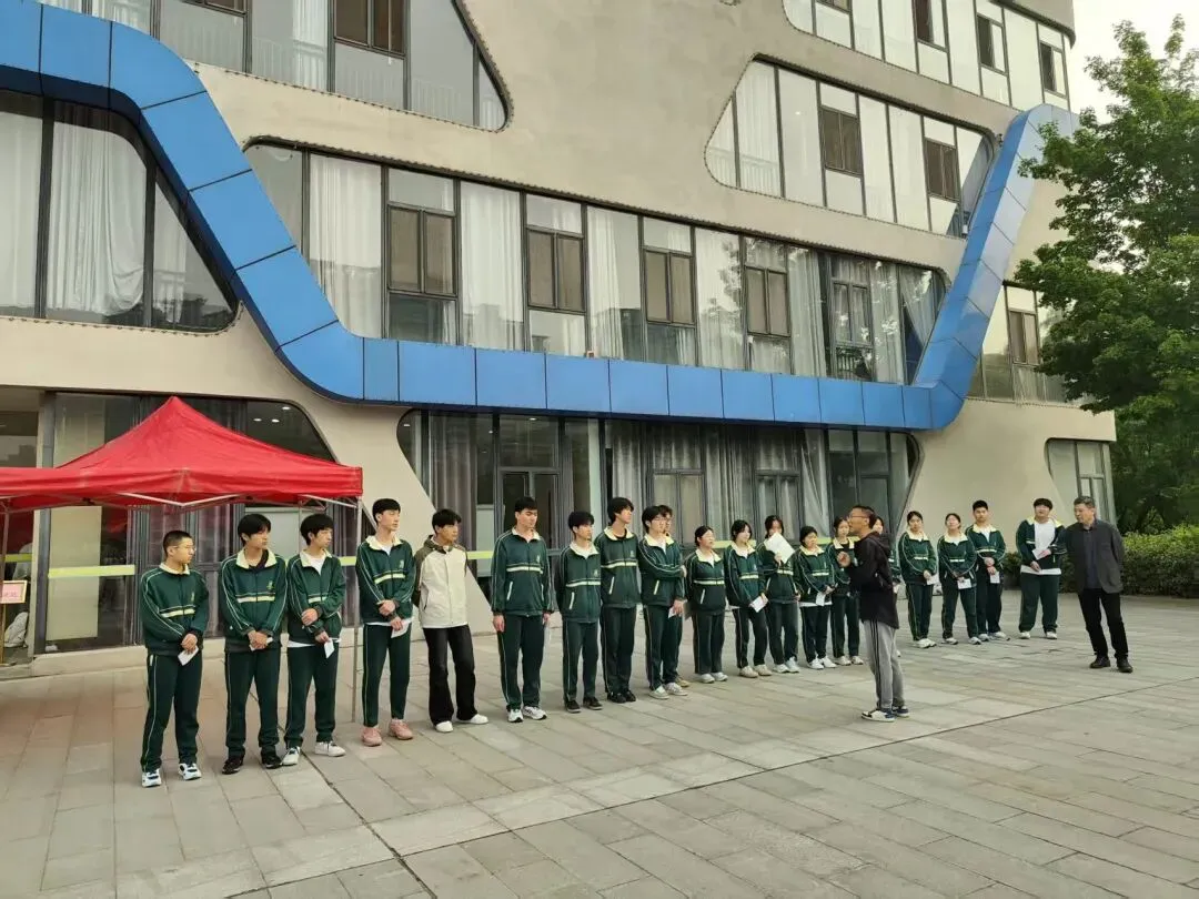 以实操砺本领 以匠心赴中考——记洛阳枫叶双语学校九年级理化生实验考试圆满收官 第6张