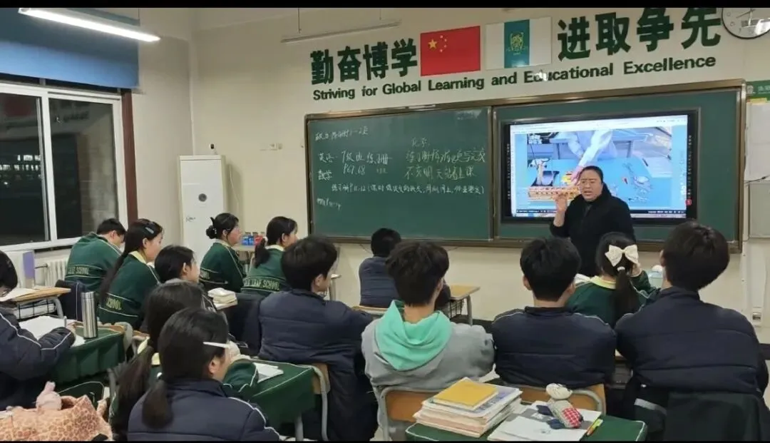 以实操砺本领 以匠心赴中考——记洛阳枫叶双语学校九年级理化生实验考试圆满收官 第11张