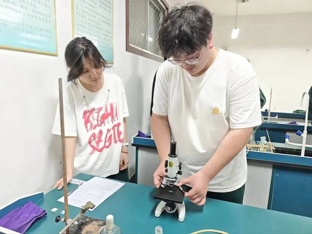 以实操砺本领 以匠心赴中考——记洛阳枫叶双语学校九年级理化生实验考试圆满收官 第20张