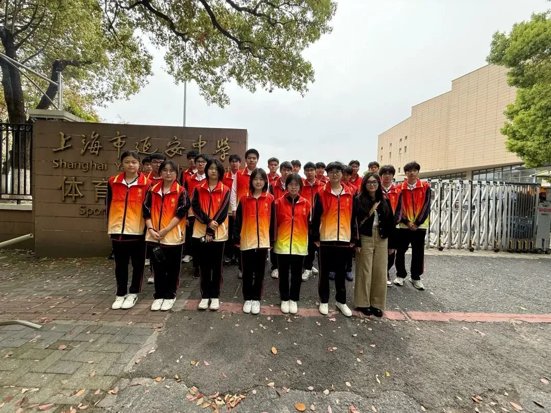 我校青年学子参加长宁区体育中考志愿服务活动 第1张