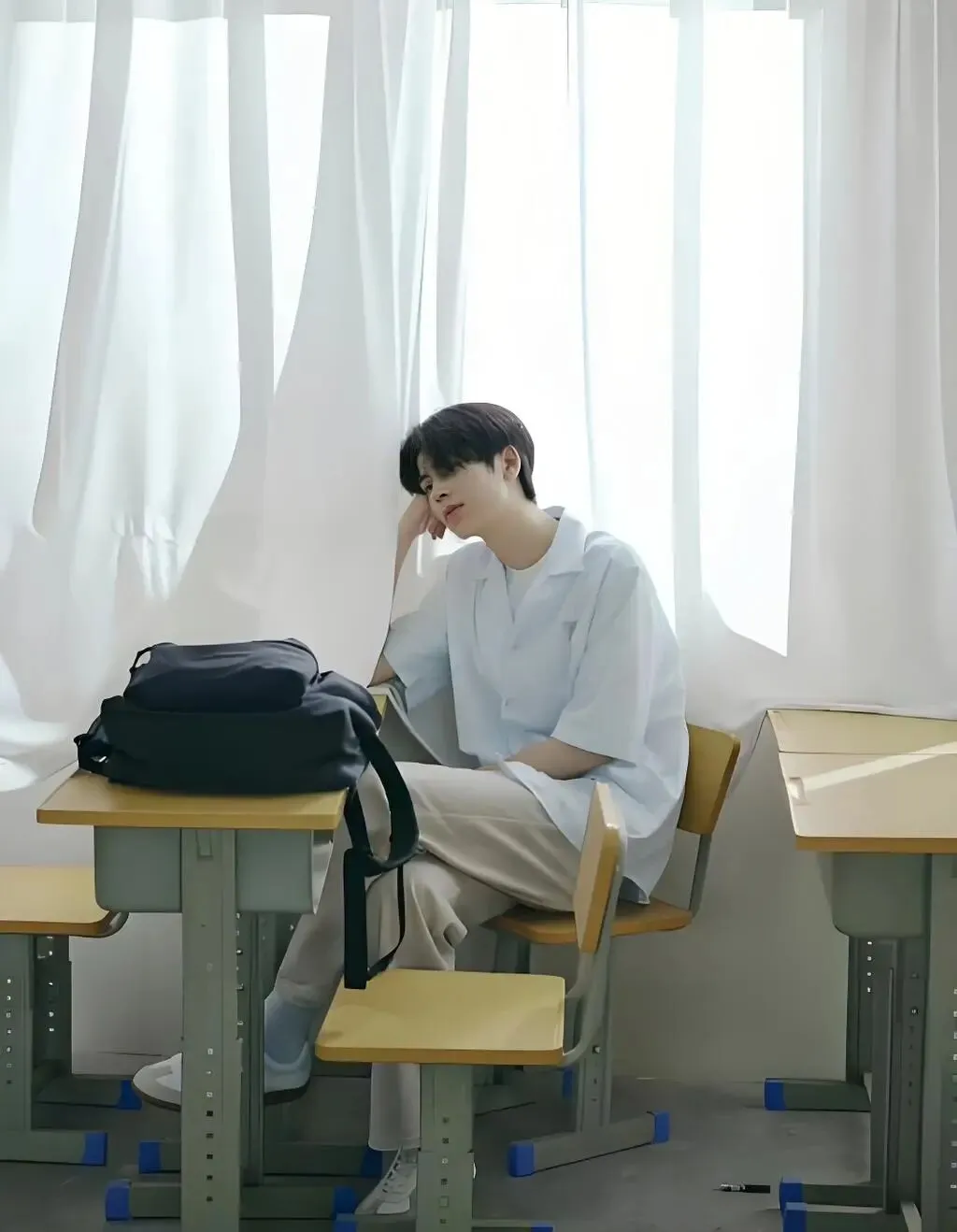 纸间皆是他:当张凌赫成为青春试卷里的光 第5张