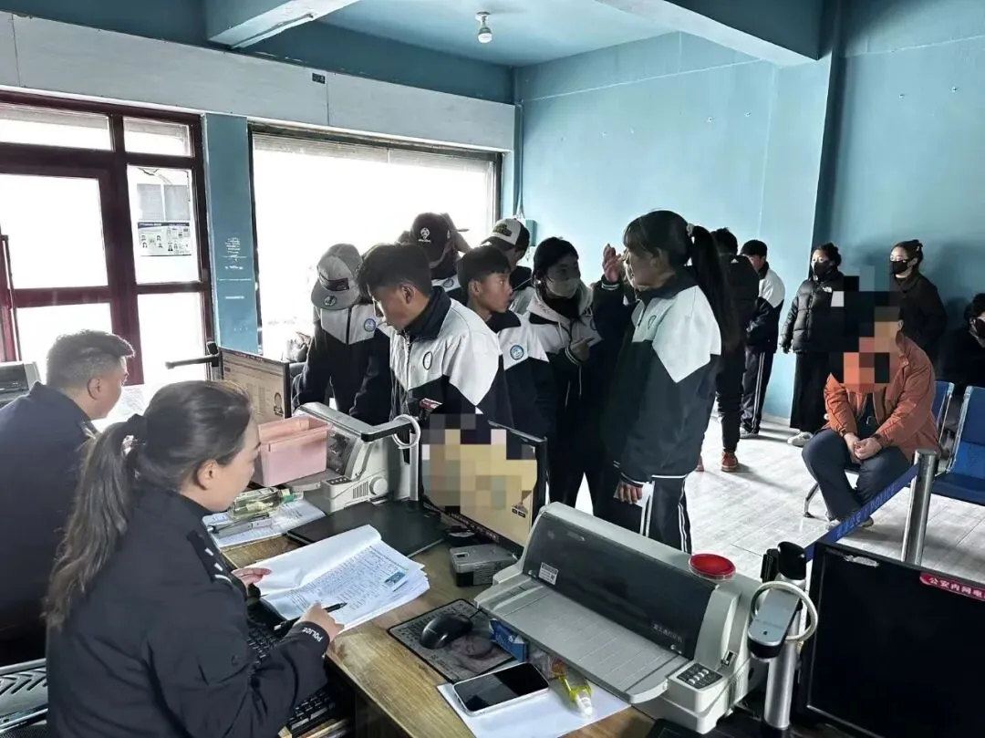 户政护航逐梦路 暖心服务助中考 第4张