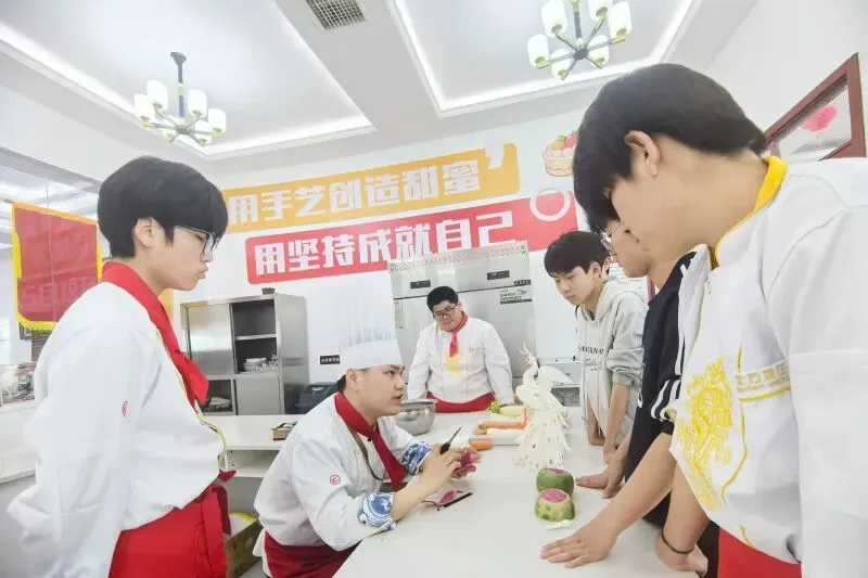 与其在中考“陪跑”,不如学技术“领跑”!初中生学技术,照样赢未来! 第6张