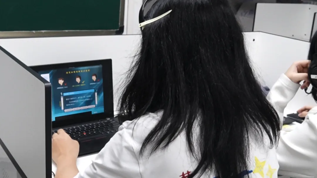 中考 | 练在平时,赢在考场!拓鑫学子全力备战英语听说 & 理化实验 第4张