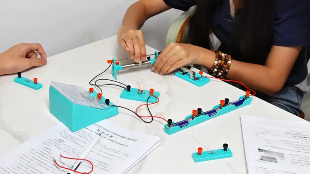 中考 | 练在平时,赢在考场!拓鑫学子全力备战英语听说 & 理化实验 第21张