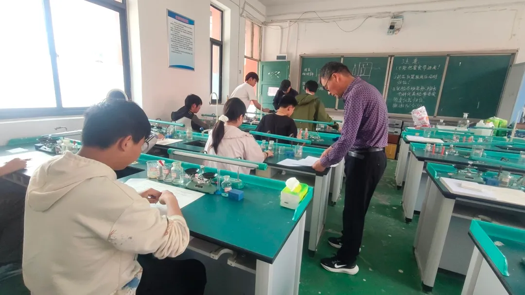 千锤百炼磨利刃  实操演练助中考—— 庐阳中学临泉分校 2026 届理化实验模考圆满举行 第6张