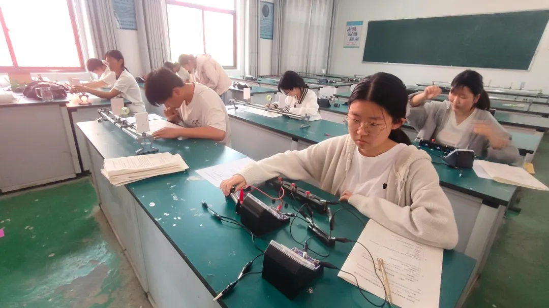 千锤百炼磨利刃  实操演练助中考—— 庐阳中学临泉分校 2026 届理化实验模考圆满举行 第10张