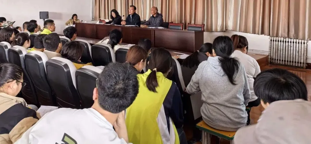 柴里矿区学校召开中考政策解读暨报名指导会 护航学子备考路 第1张