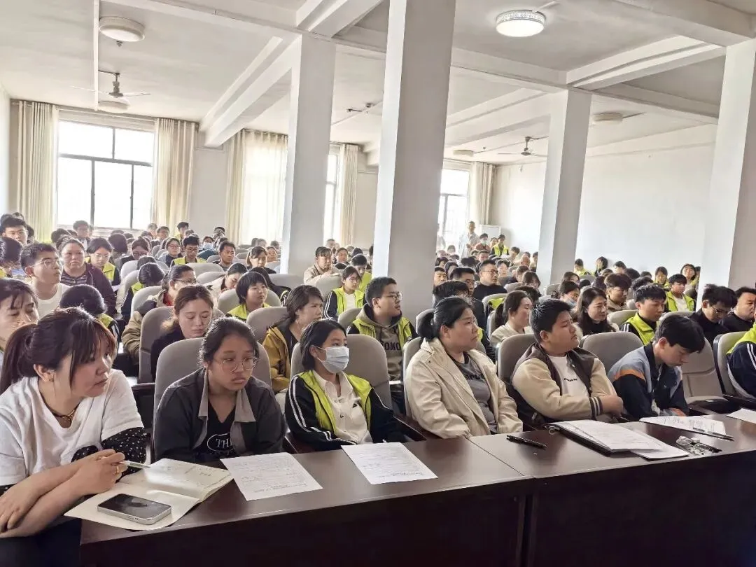 柴里矿区学校召开中考政策解读暨报名指导会 护航学子备考路 第2张