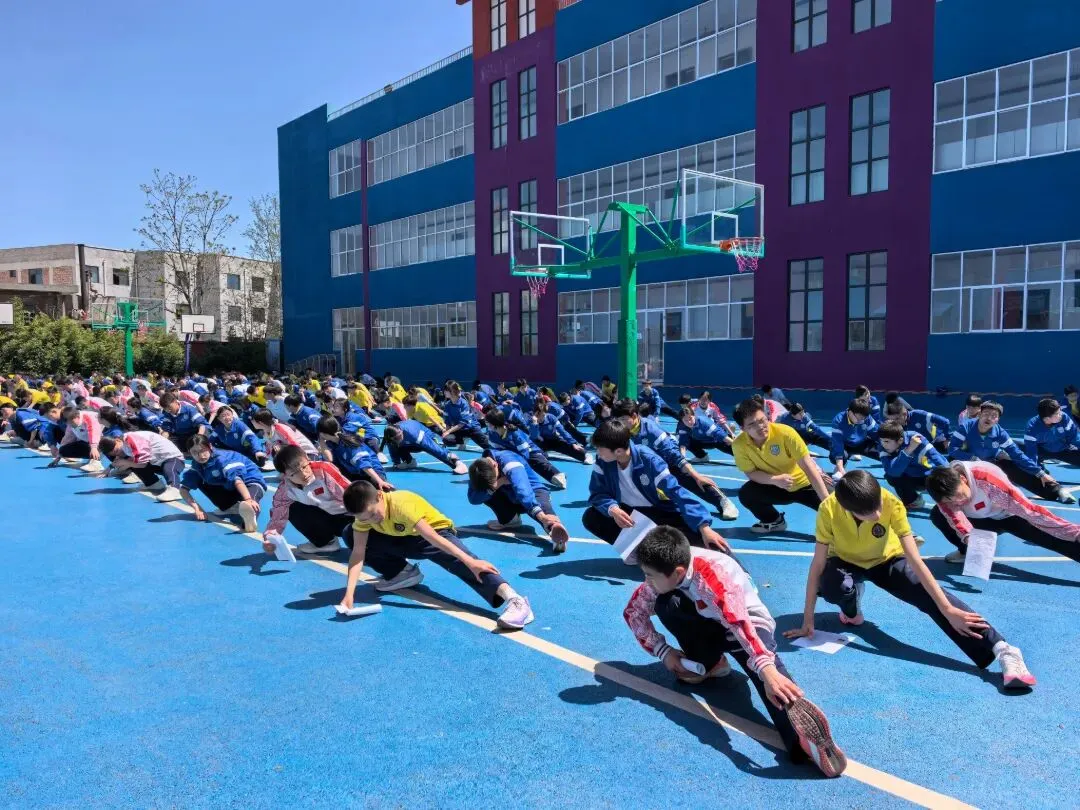 以实战淬炼真功 以模拟决胜中考 第2张