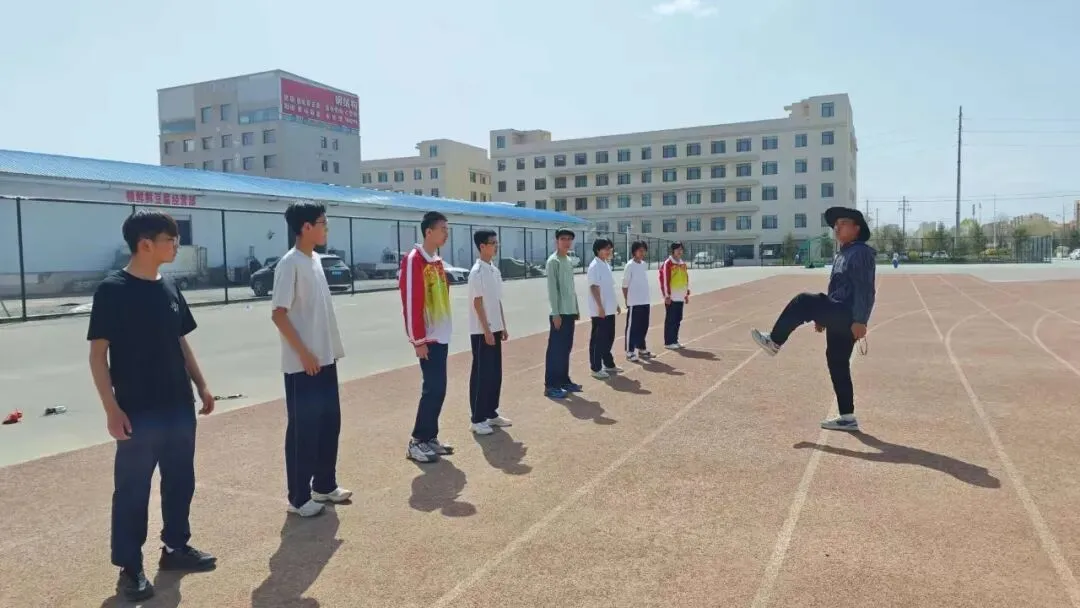 以练促考强体魄 全力以赴备中考——成功中考二校开展体育中考专项训练 第4张