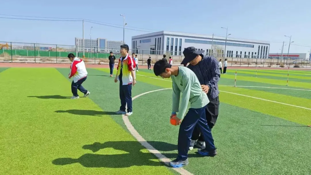 以练促考强体魄 全力以赴备中考——成功中考二校开展体育中考专项训练 第6张