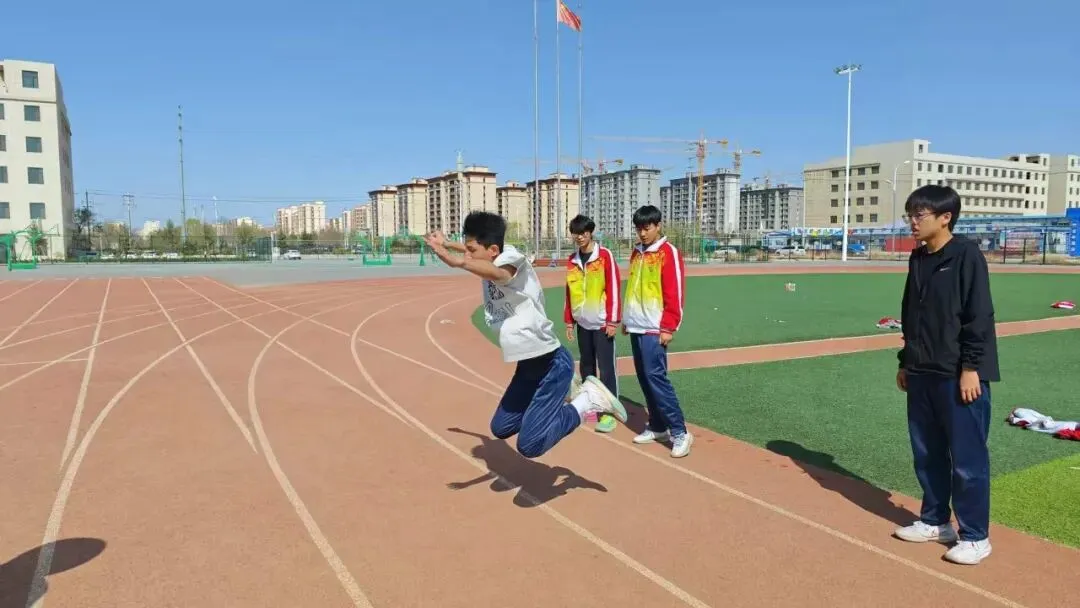 以练促考强体魄 全力以赴备中考——成功中考二校开展体育中考专项训练 第9张